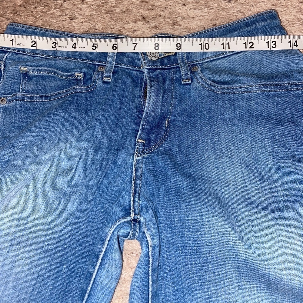 Levi’s 711 Distressed Skinny Jeans - Picture 11 of 11